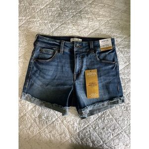 NWT curvy mid rise shorts